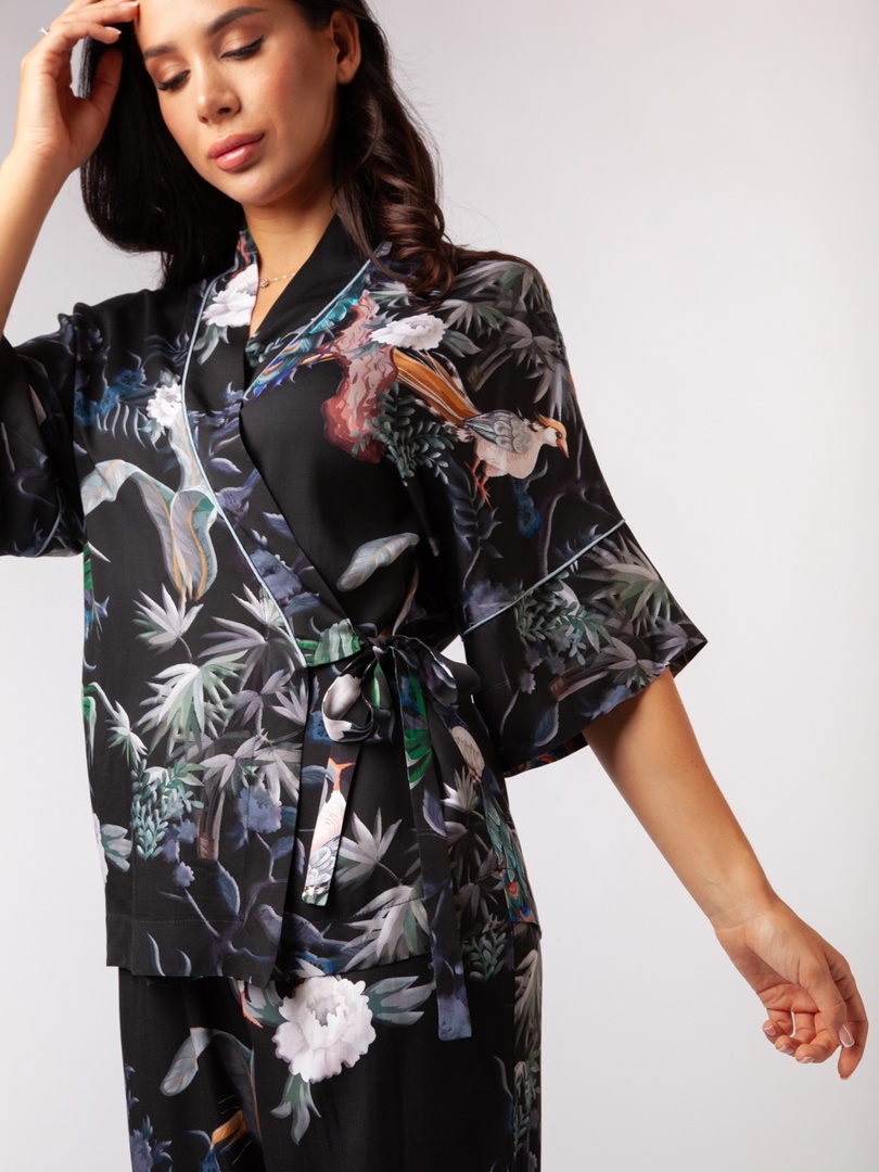 Комплект (рубашка+брюки) Chantemely 240041-1, черный/павлины  купить